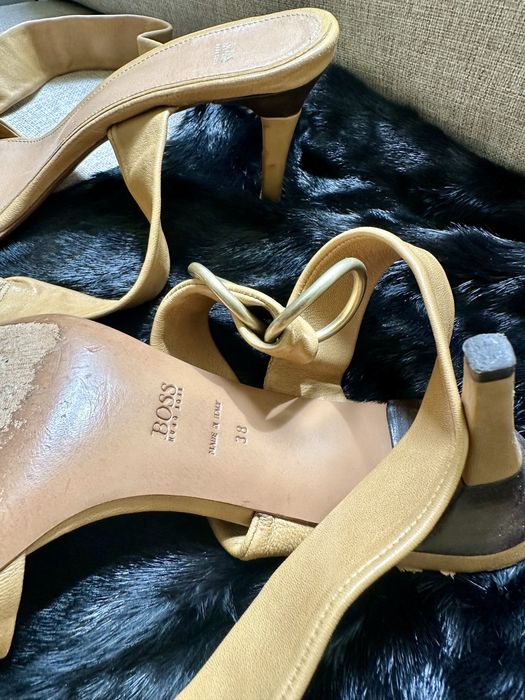 Босоніжки Hugo Boss (розмір 38)