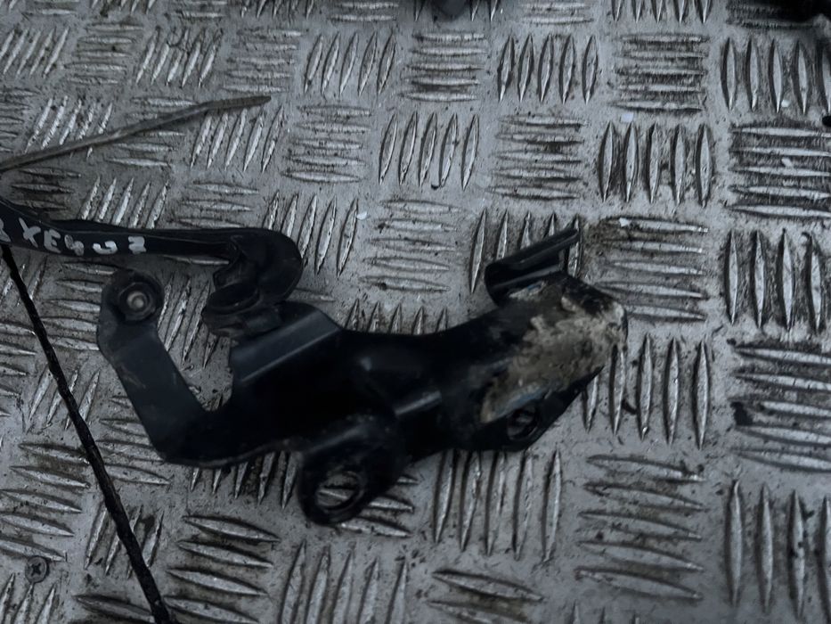 Петля капота мазда 3 mazda 3 bk