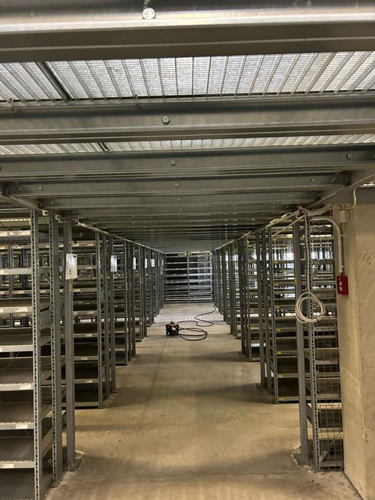 Regały półkowe Schäfer system R 3000 240 mb. w czterech rzędach regały magazynowe