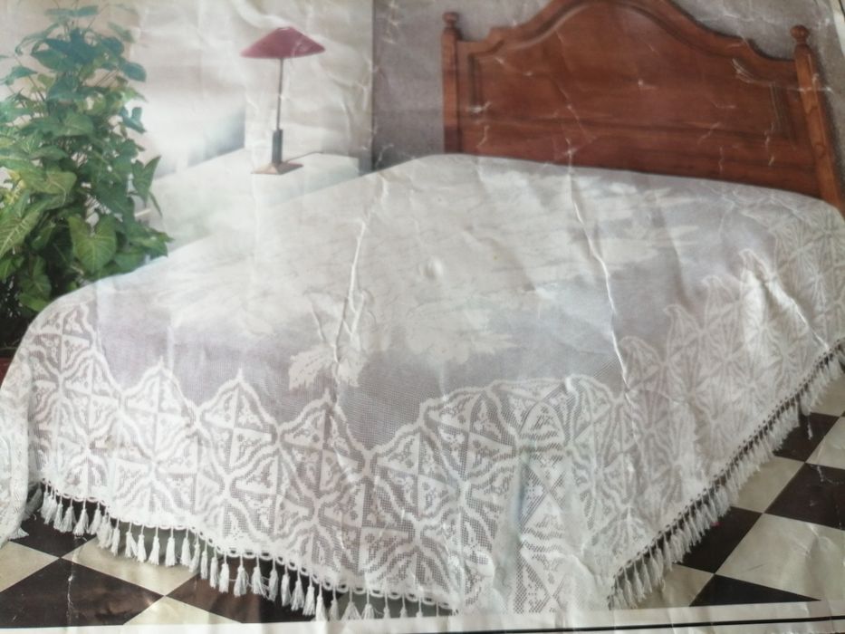 Colcha de renda cama de casal trabalho muito bonito