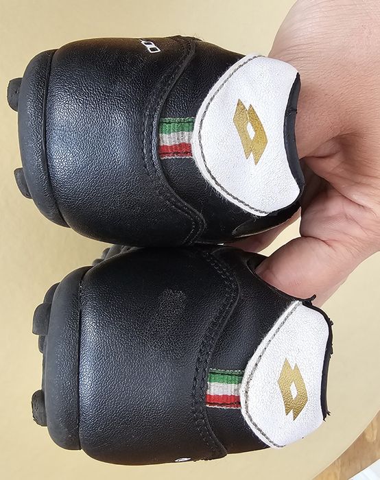 Buty piłkarskie dla chłopców Lotto 33