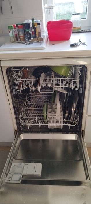 Máquina lavar louça Zanussi ZDF100 usada