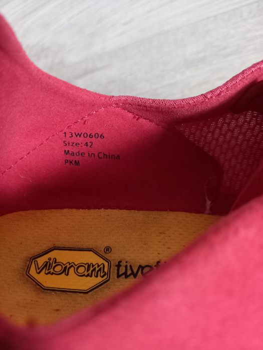 Продам кроссовки FIVEFINGERS