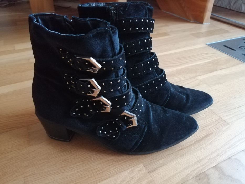 Botki czarne, zamszowe 37