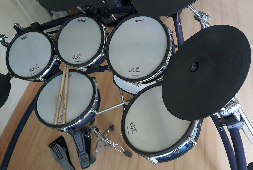 Bateria eletrónica V-Drums Roland TD-10 – Profissional - Expandido com TDW-1 + Peles Mesh + Misturadora Peavey + Pedal Duplo de Bumbo