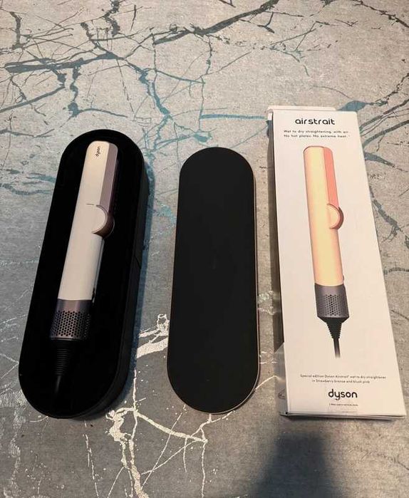Zupełnie nowa prostownica do włosów AirStrait Prezent