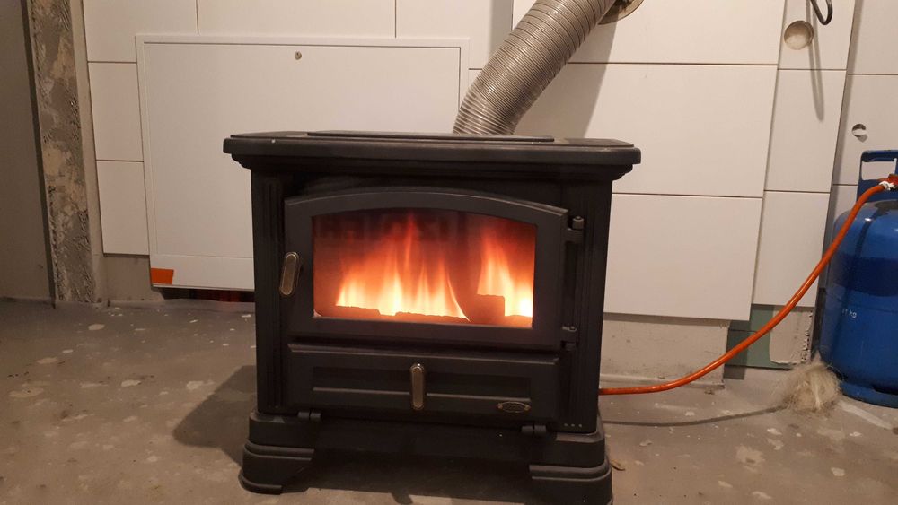 Kominek żeliwny wolnostojący