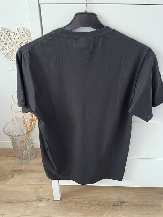 Nowy męski czarny T-shirt z nadrukiem r. S