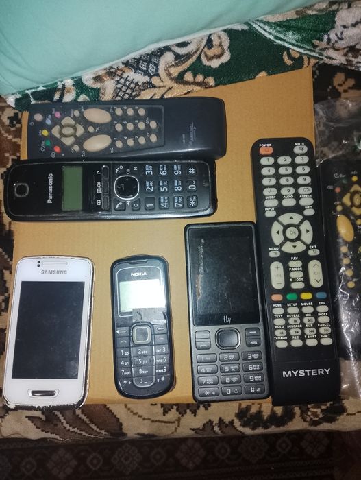 Пульти телефони бритви