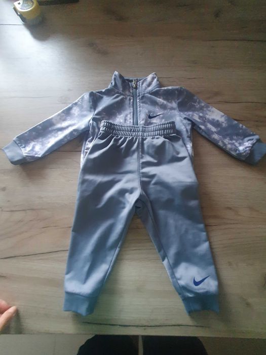 Dres Nike dla niemowlaka chlopiec 74-80