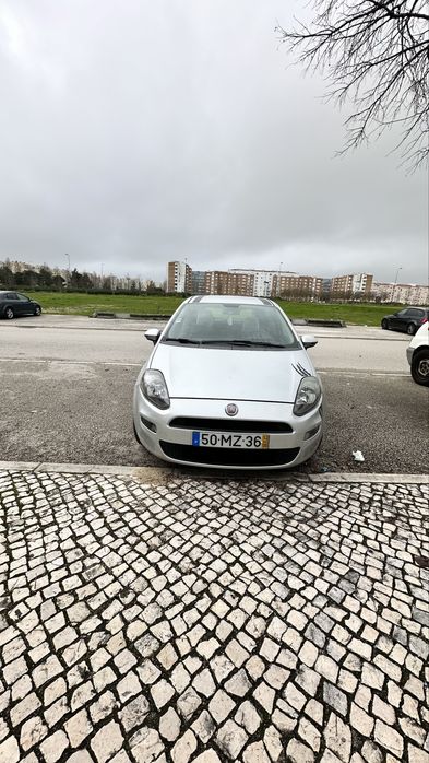 Fiat punto 2012 bem estimado e vendo por 35000 negociavel