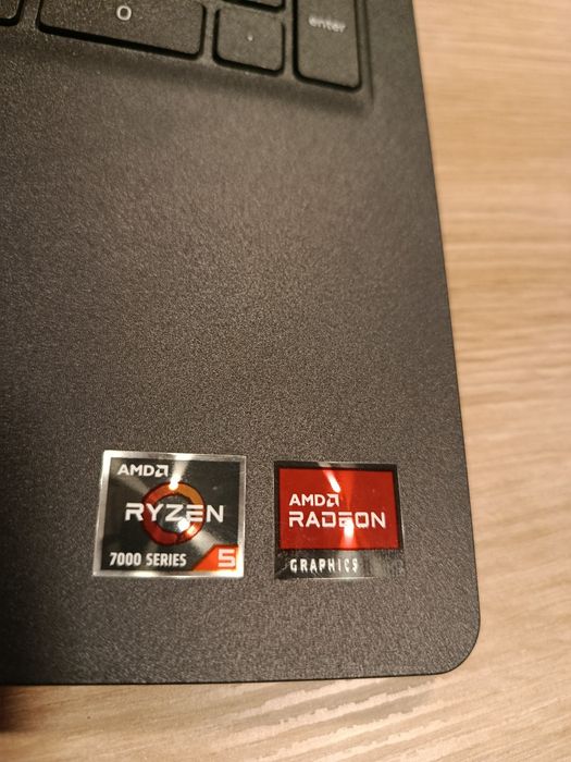 Dell Inspiron 3535 Ryzen 5 7530U/16GB/512/Win11 120Hz