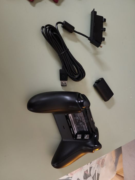 Comando Xbox Wireless + Bateria Recarregável Oficial Microsoft