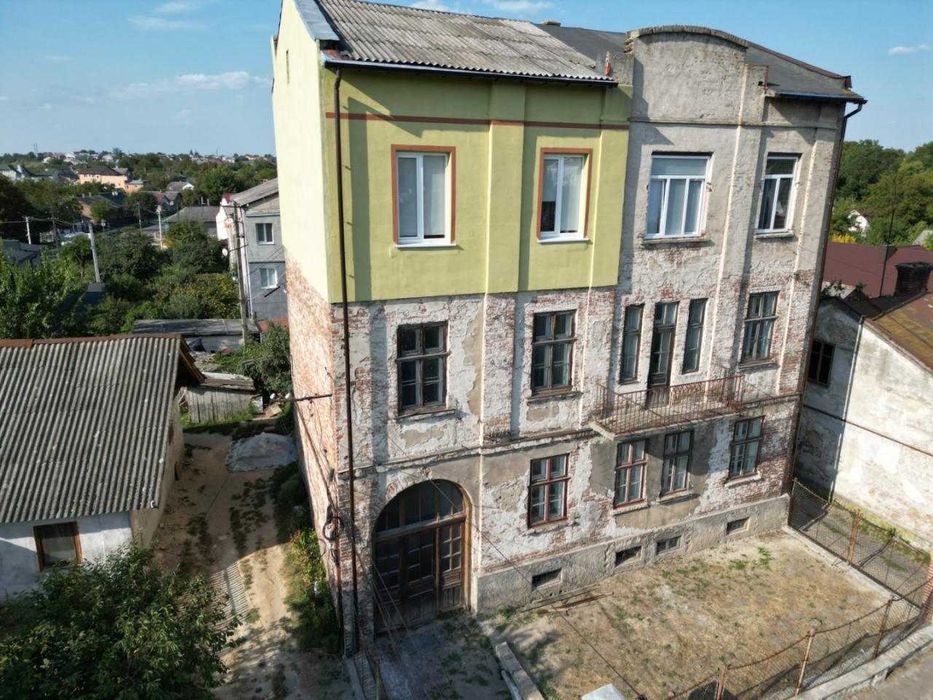 Продається приміщення, 326,9 м², 2 поверхи + підвал по вул. Шевченка, м. Сокаль, Львівська область