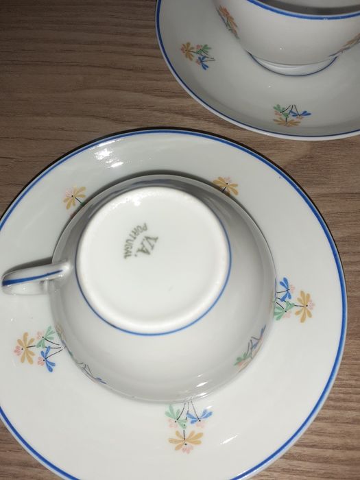 Conjunto de chá branco com flores. Vista Alegre