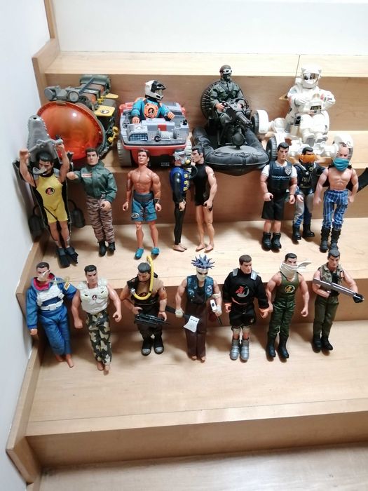Action Man - Collection of 18 Figures + Vehicles + Accessories64729684361219122