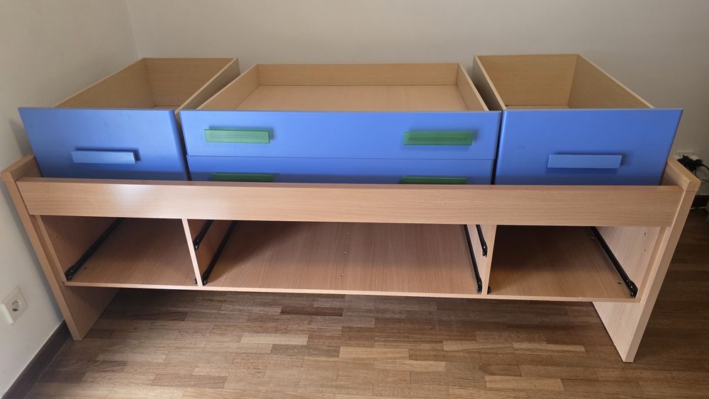 Cama dupla de  solteiro