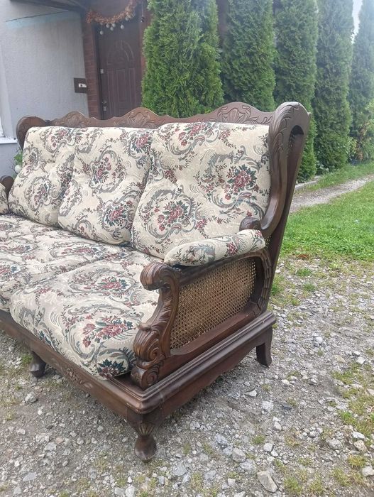 Kanapa w stylu Ludwikowskim