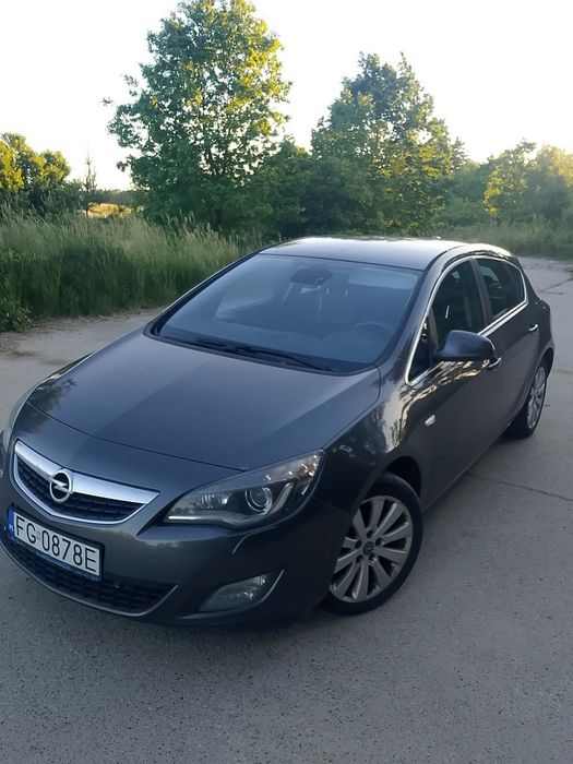 Opel Astra J 2010r. 1.7 CDTI 125km