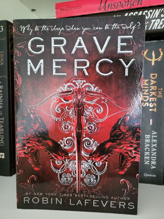 Livro Grave Mercy de Robin LaFevers