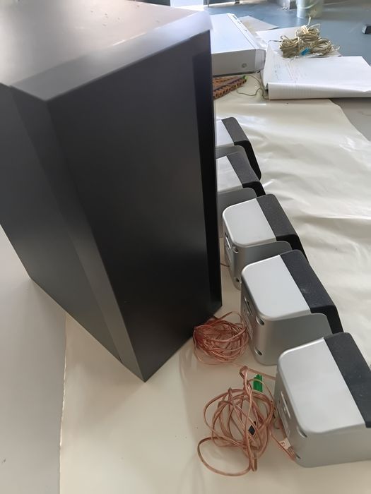 1 leitor e amplificador de DVD Sony 1 Subwoofer e 5 colunas LG