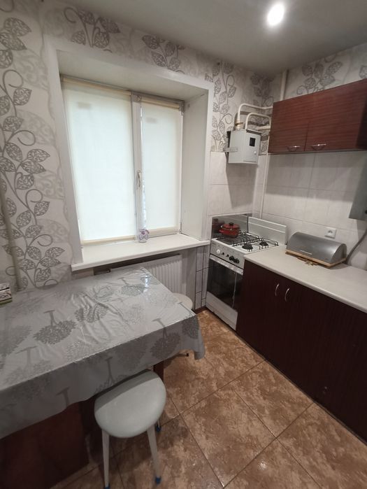 2к.  Цегляний будинок. Не торцева.