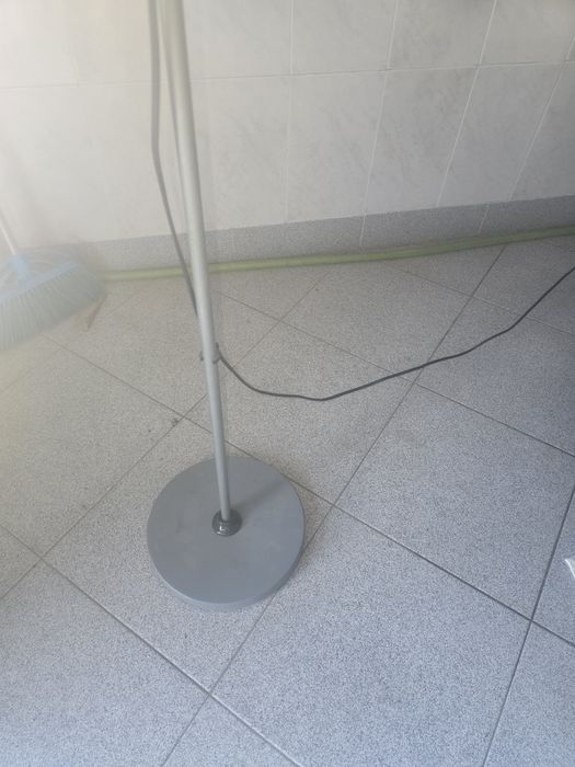 Candeeiro de pé alto