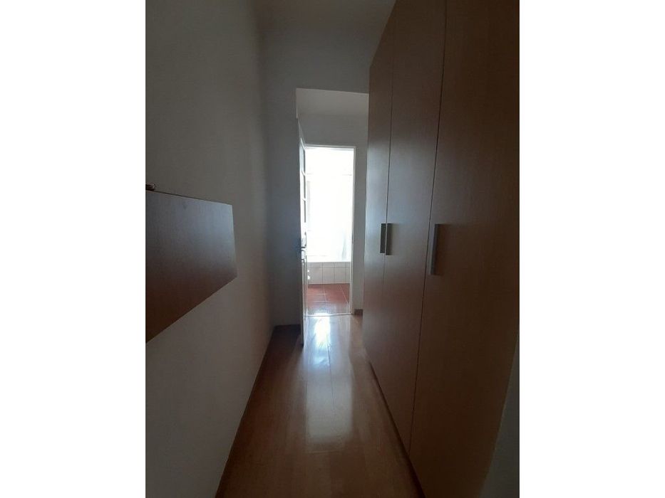T2 remodelado e semiequipado na Amadora - Estação