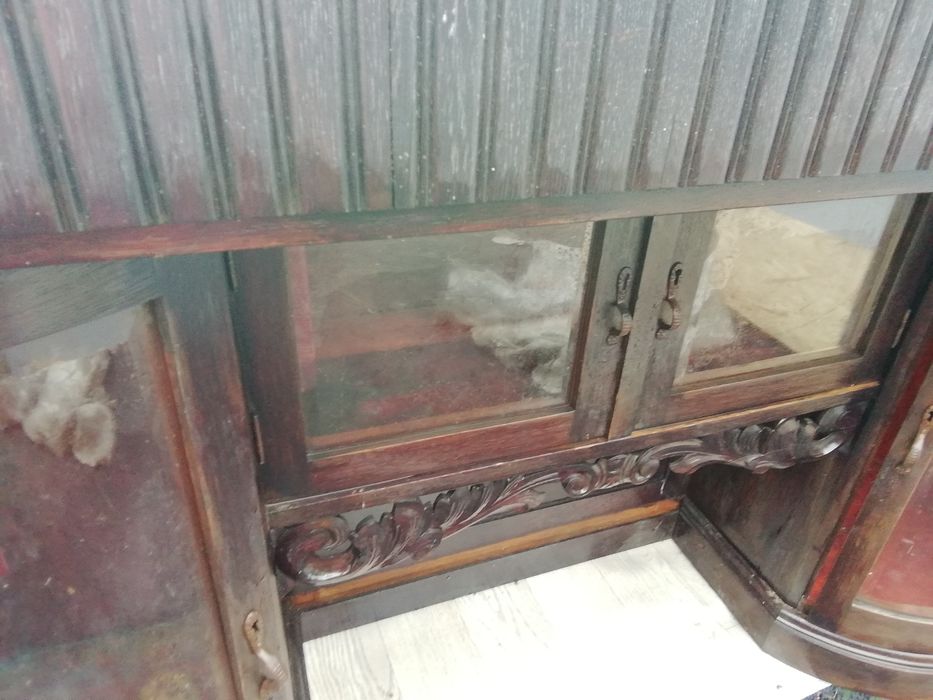 Старинный комод под реставрацию.