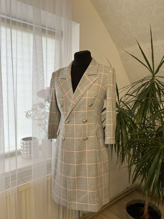 Піджак/пальто стильне та нарядне, без нюансів