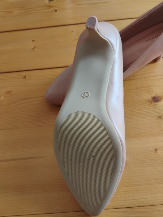Buty damskie eleganckie nowe.