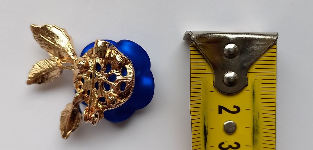 Broszka Kobaltowa róża