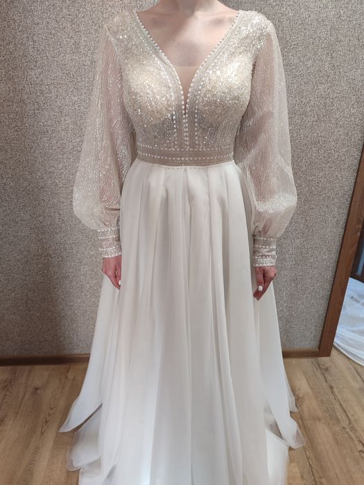 Продам весільні сукні нові!