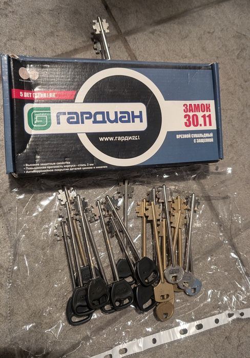 Замок врезной сувальдный Гардиан 30.11 + 30 ключей
