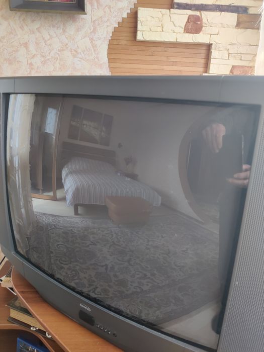 Телевізор. Fjlips..діагональ 62см. повністю робочий.ДУ.пульт робочий.