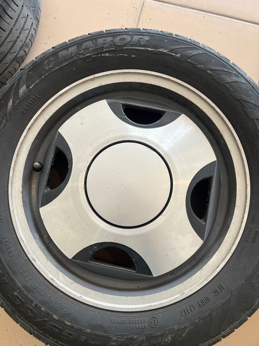 4 jantes 14 especiais (3 furos) com pneus 165/65 R14