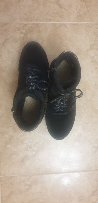 Продам замшеві ботінки