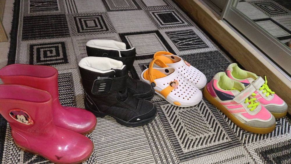 Взуття для дівчинки