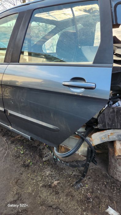 Двері Двери праві ліві передні Peugeot  пежо 308 колір фарби KTPD