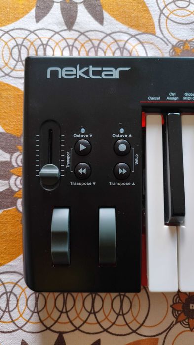 Piano Teclado MIDI Controlador Nektar SE 49