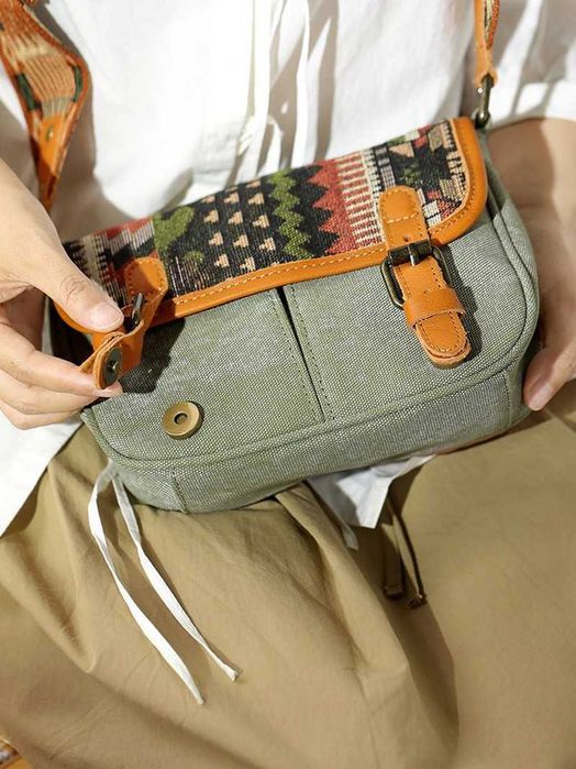 Сумка жіноча на ремені з орнаментом.