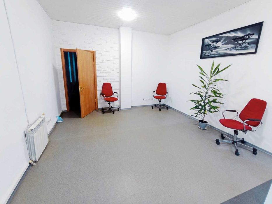 Аренда красная линия  М. Грушевского 56м кв.