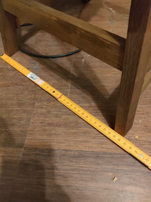 Taboret z żywicą ekspozydową