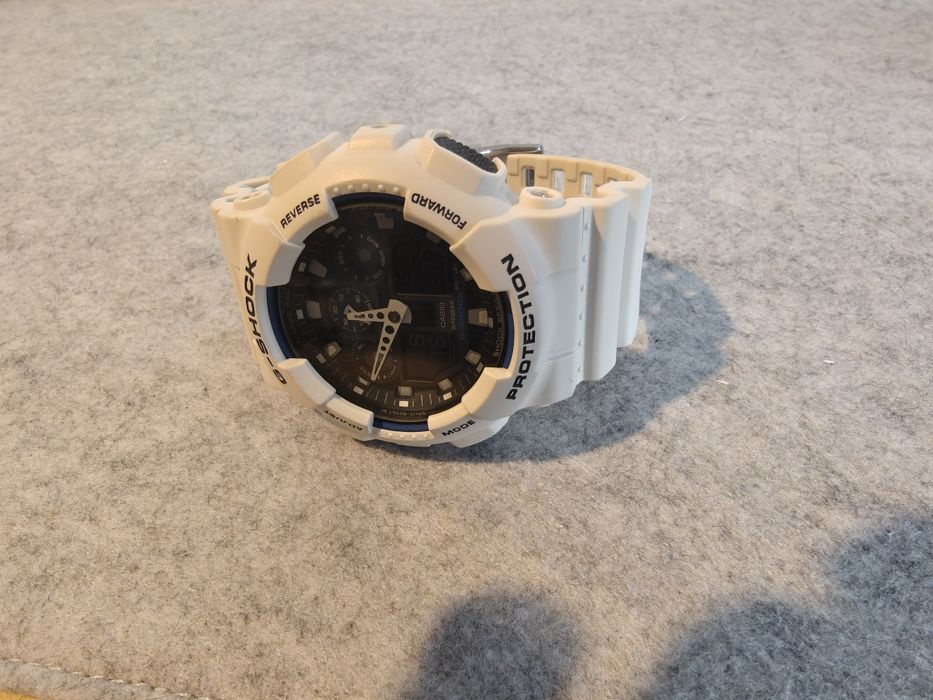 Zegarek Casio GA 100B biały