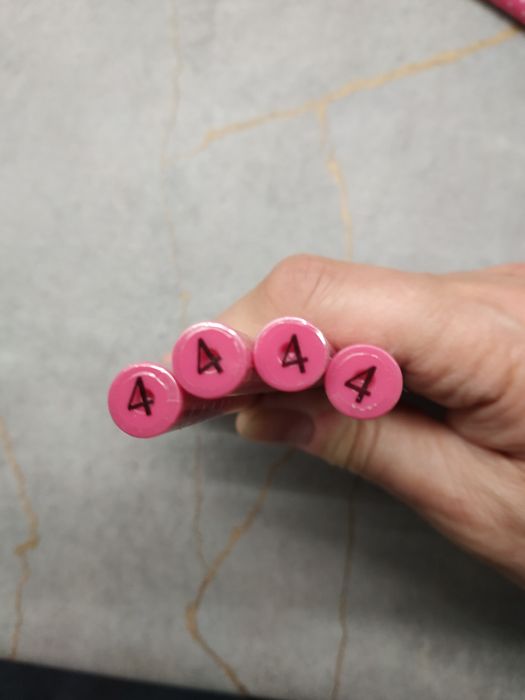 Sprzedam 4 kredki/ołówki do brwi.