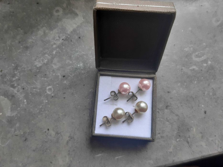 2 pares brincos pérolas e prata, nunca usados