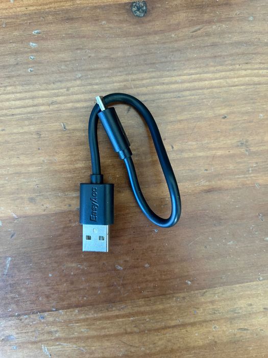 Cabos USB - Micro-USB (Branco e Preto) Novo e Usado