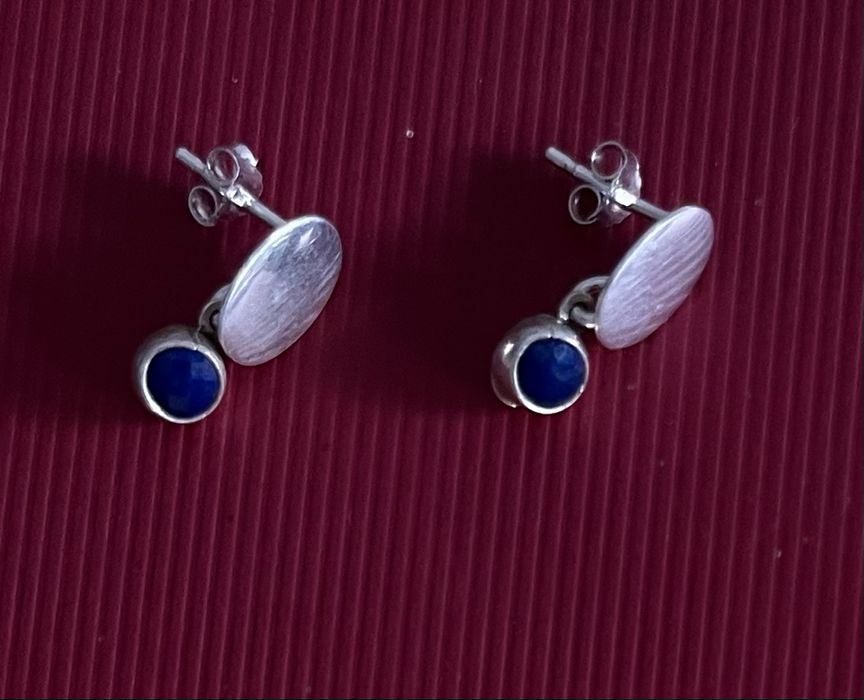 Brincos de prata e pedra lapis lazuli
