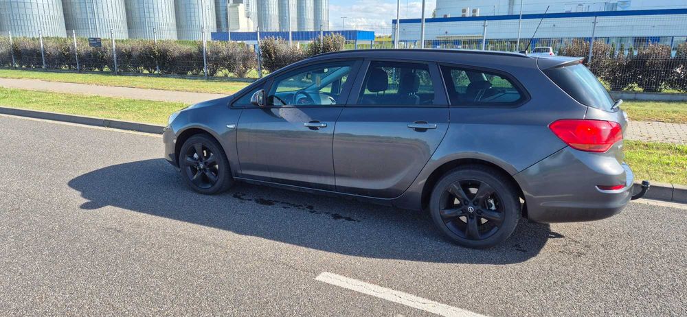 Opel astra j kombi 1.7 cdti