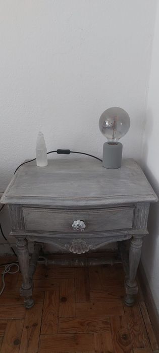 Mesa de cabeceira vintage